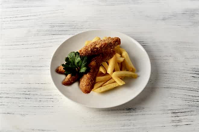 Наггетсы куриные с картофелем фри в Пироговом Дворике