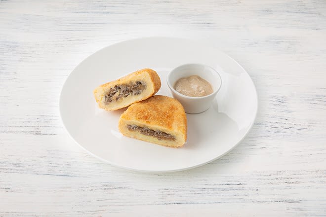 Картофельная зраза с грибами и грибным соусом в Пироговом Дворике