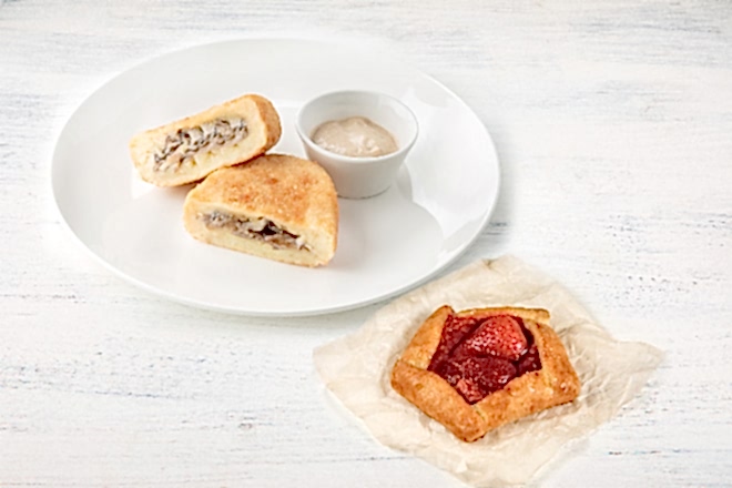 Завтрак с картофельной зразой и галетой в Пироговом Дворике