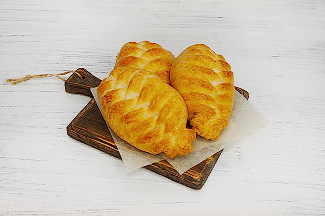 Набор пирожков с луком и яйцом в Пироговом Дворике