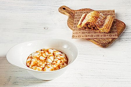 Завтрак с кашей и штруделем в Пироговом Дворике