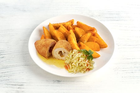 Котлета по-киевски с картофелем по-деревенски в Пироговом Дворике