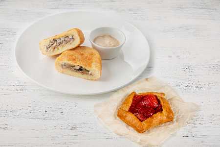 Завтрак с картофельной зразой и галетой в Пироговом Дворике